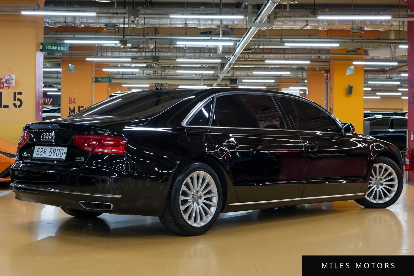 Audi A8 2011 — миниатюра 2