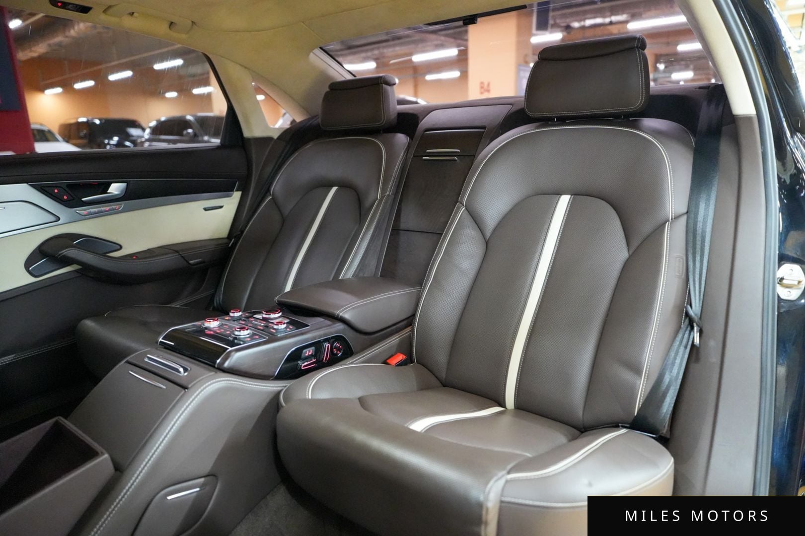 Audi A8 2011 — миниатюра 10