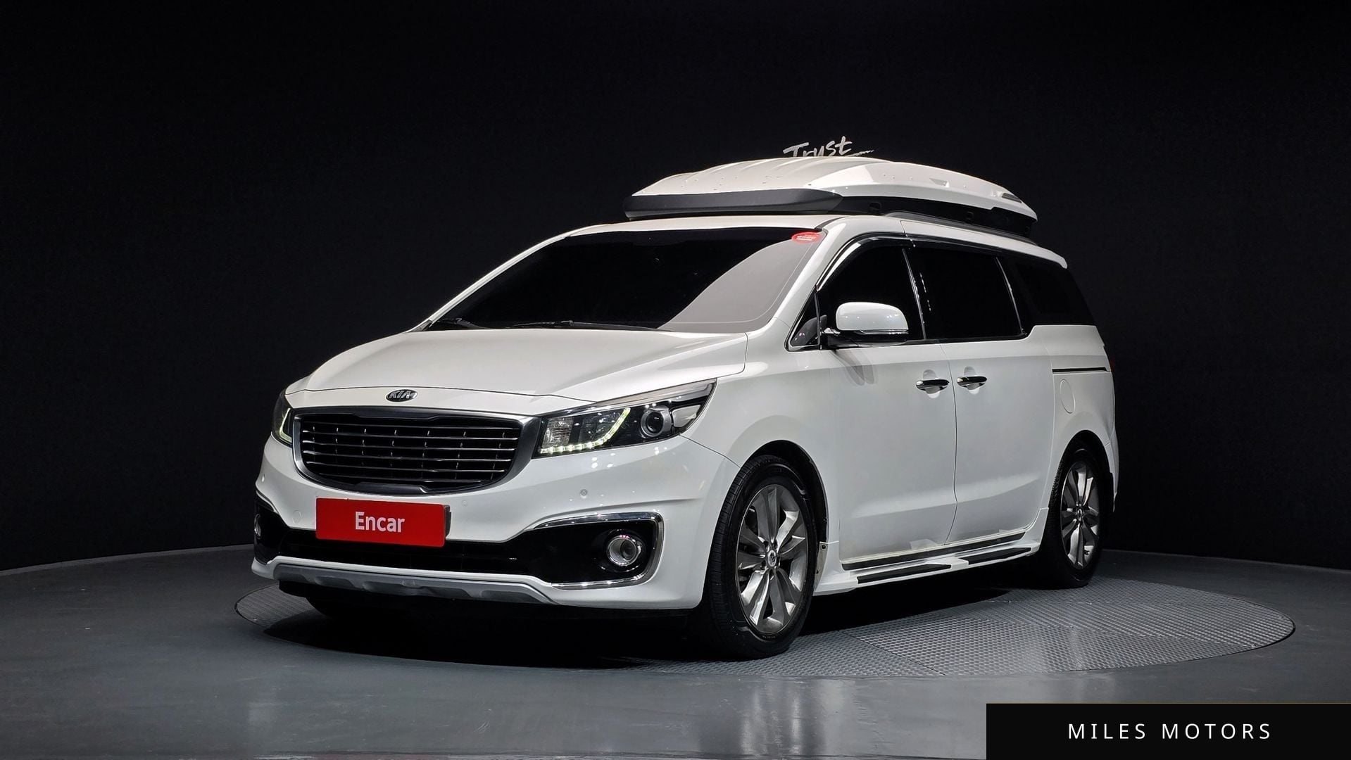 Kia Canival 2017 — фото 1 из 12
