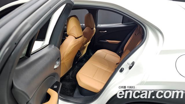 Лексус UX250h 2024 — миниатюра 12