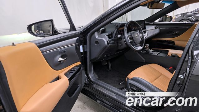 Лексус ES300h 2023 — миниатюра 10