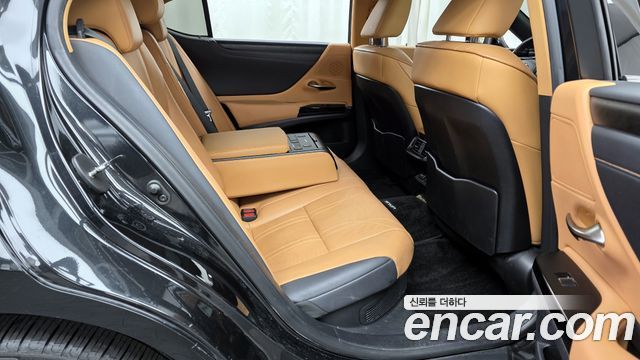 Лексус ES300h 2023 — миниатюра 12