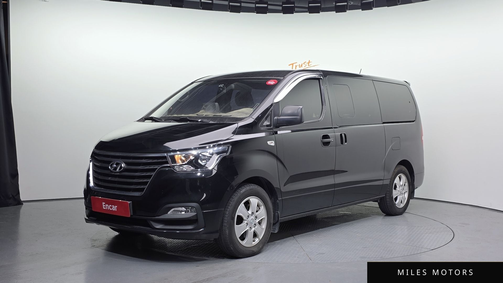 Hyundai Starex 2019 — фото 1 из 12