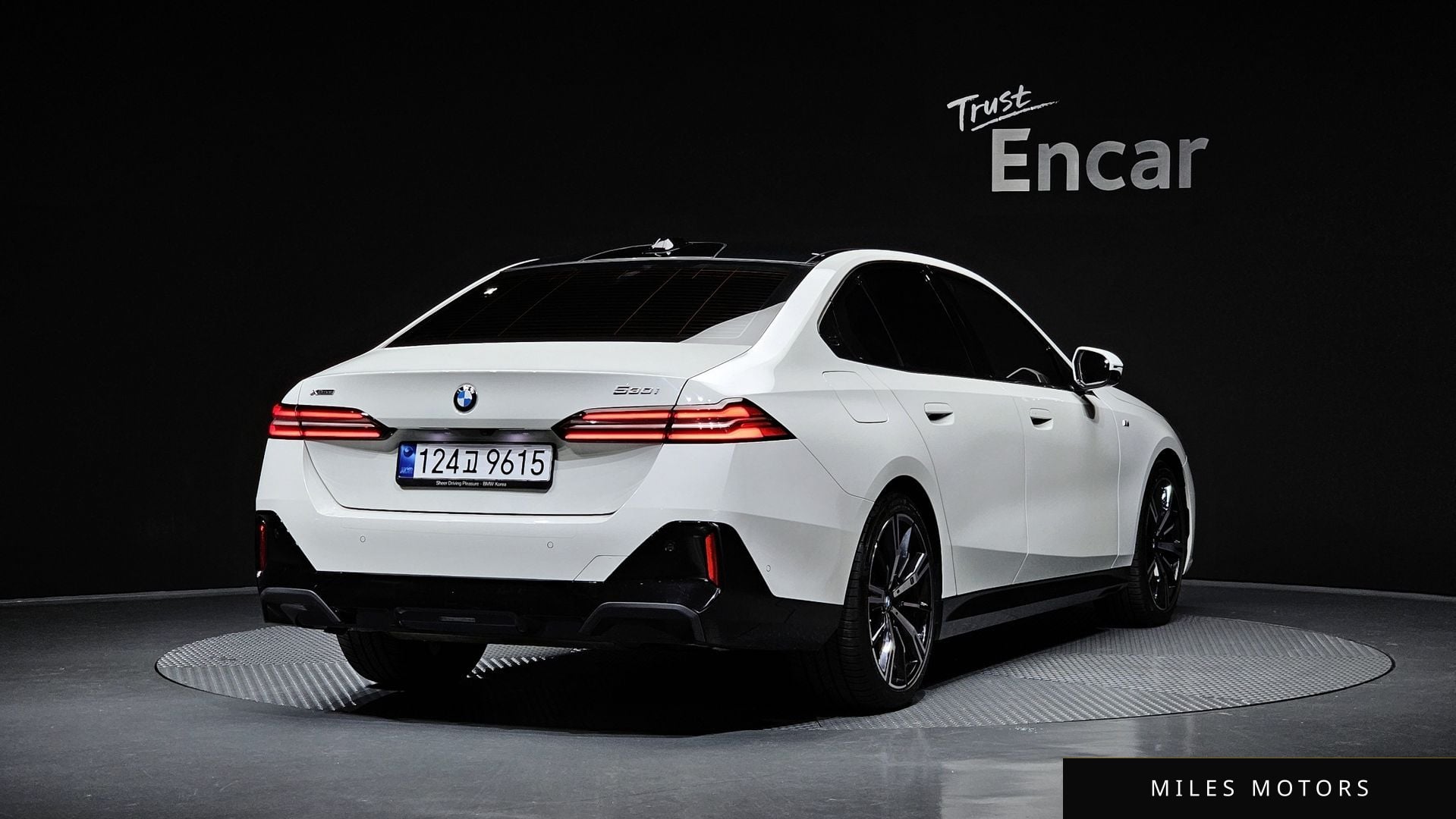 BMW 5시리즈 (G60) 2024 — миниатюра 2