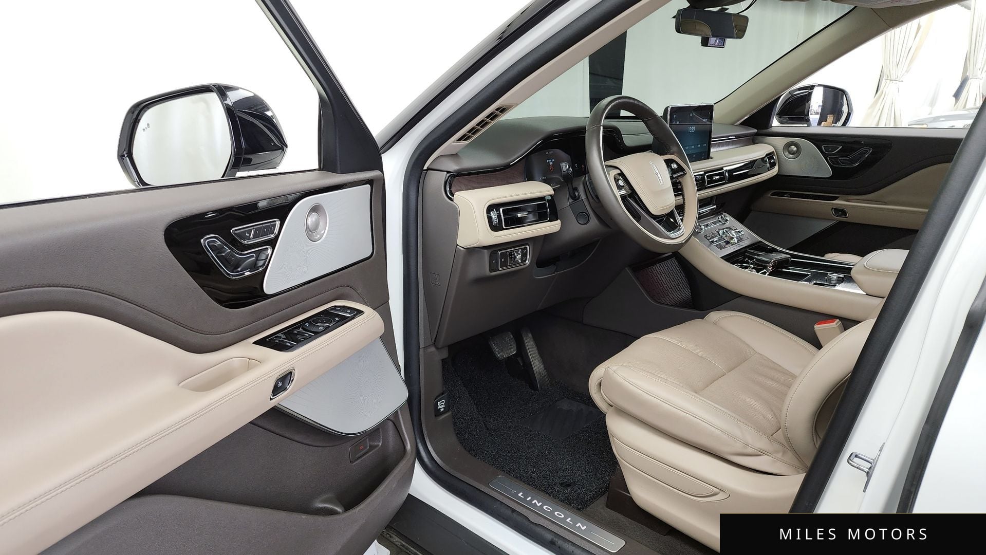 Lincoln Aviator 2023 — миниатюра 10