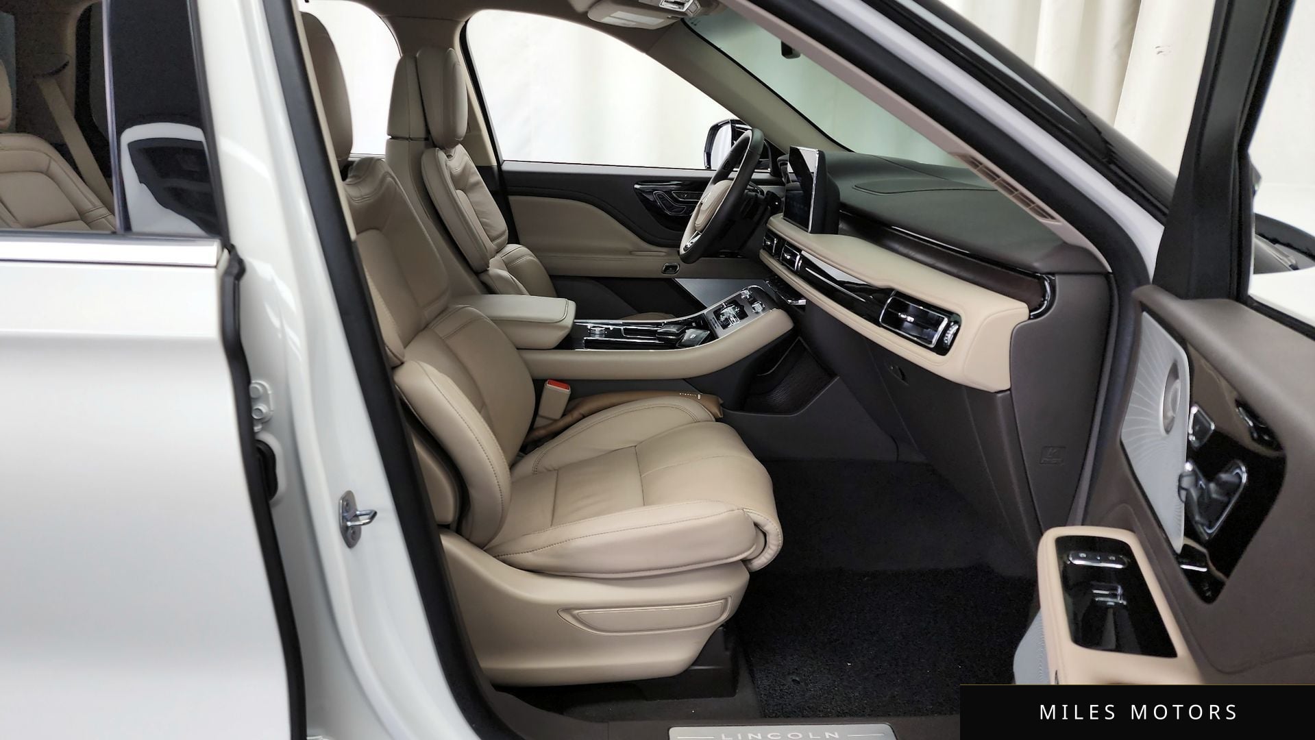 Lincoln Aviator 2023 — миниатюра 11
