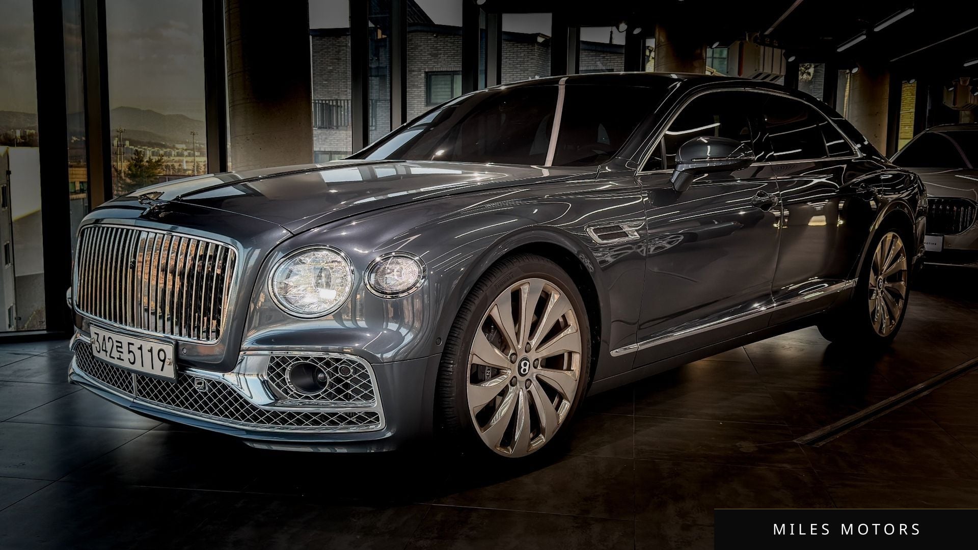 Bentley Flying Spur 2021 — миниатюра 2