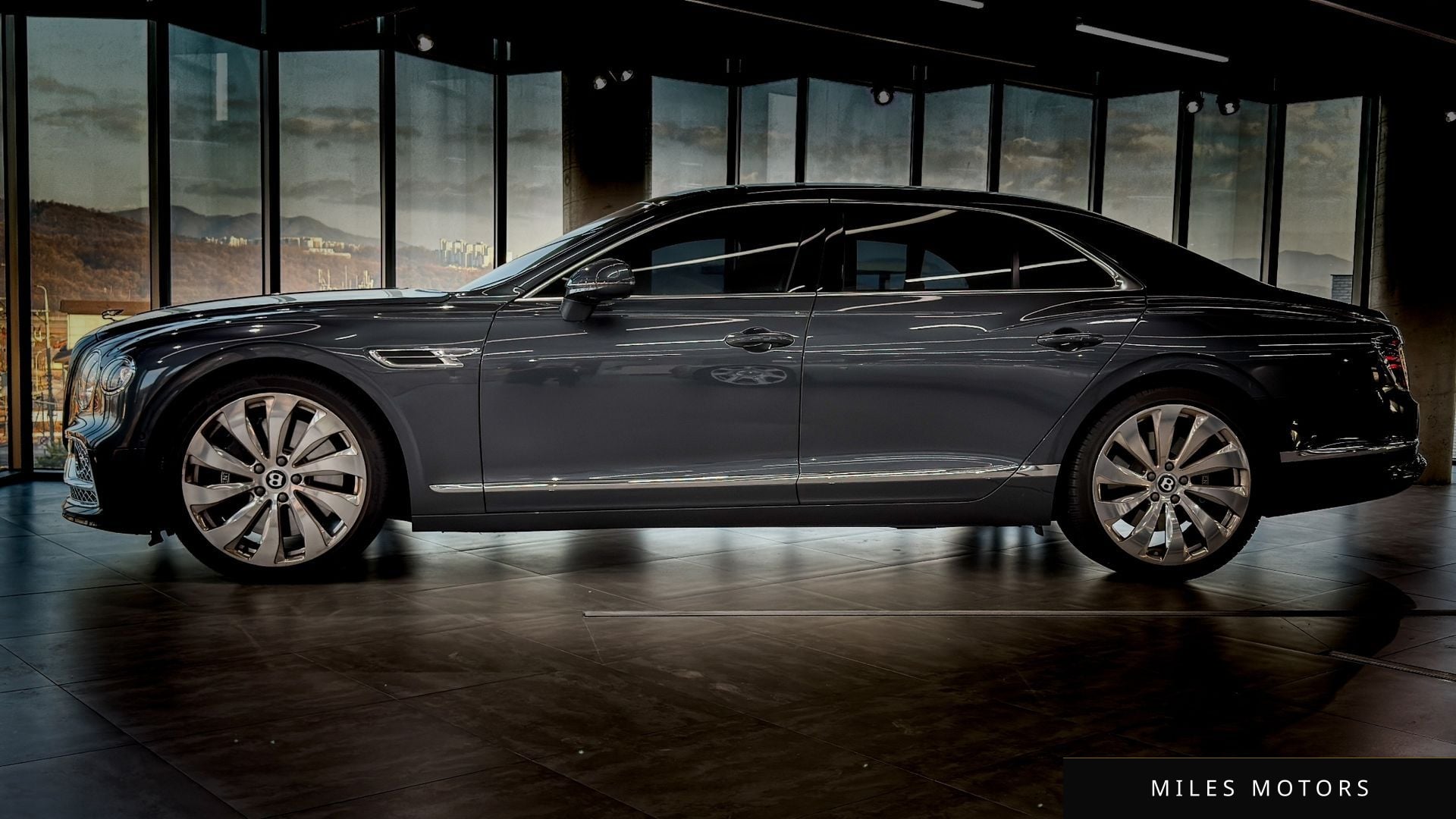 Bentley Flying Spur 2021 — миниатюра 3