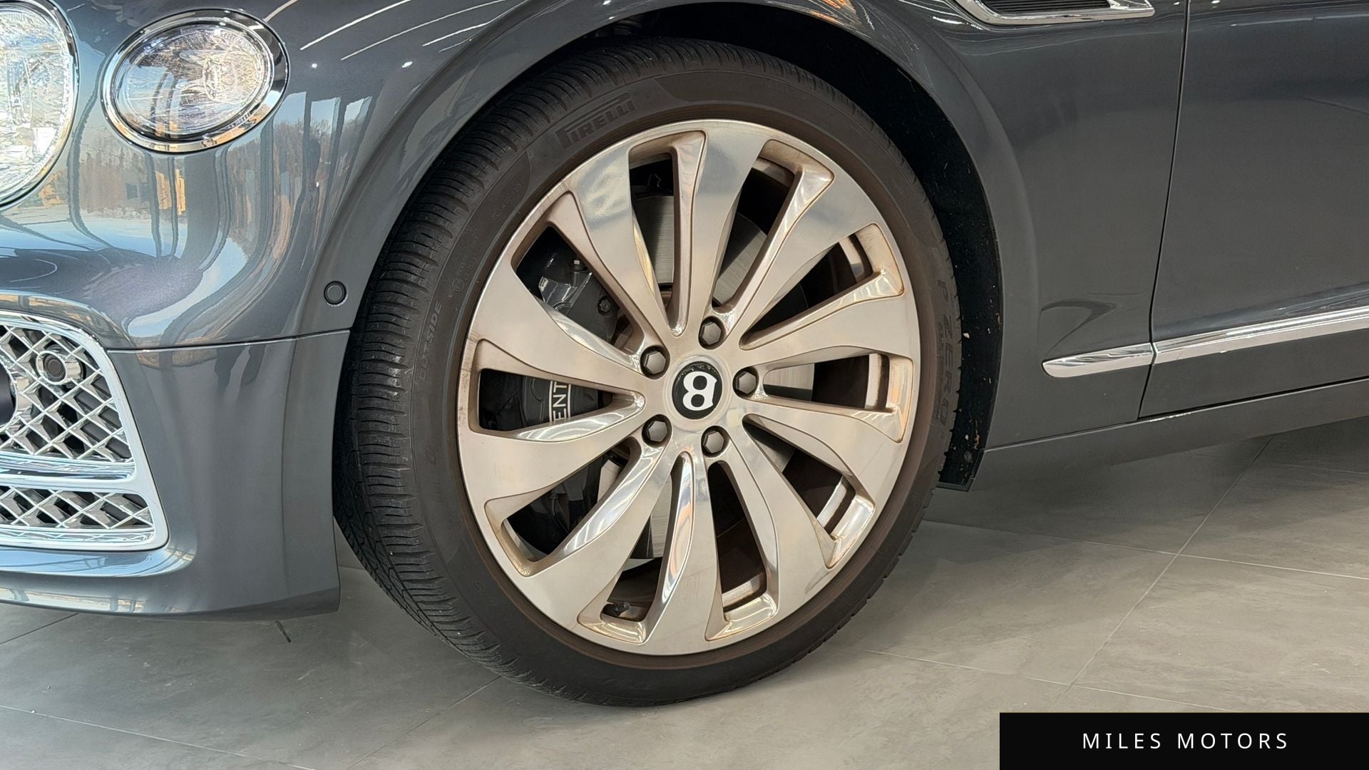 Bentley Flying Spur 2021 — миниатюра 5