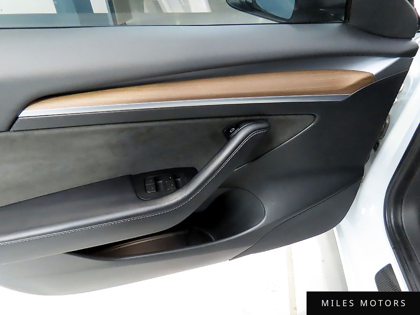 Tesla Model 3 2022 — миниатюра 15