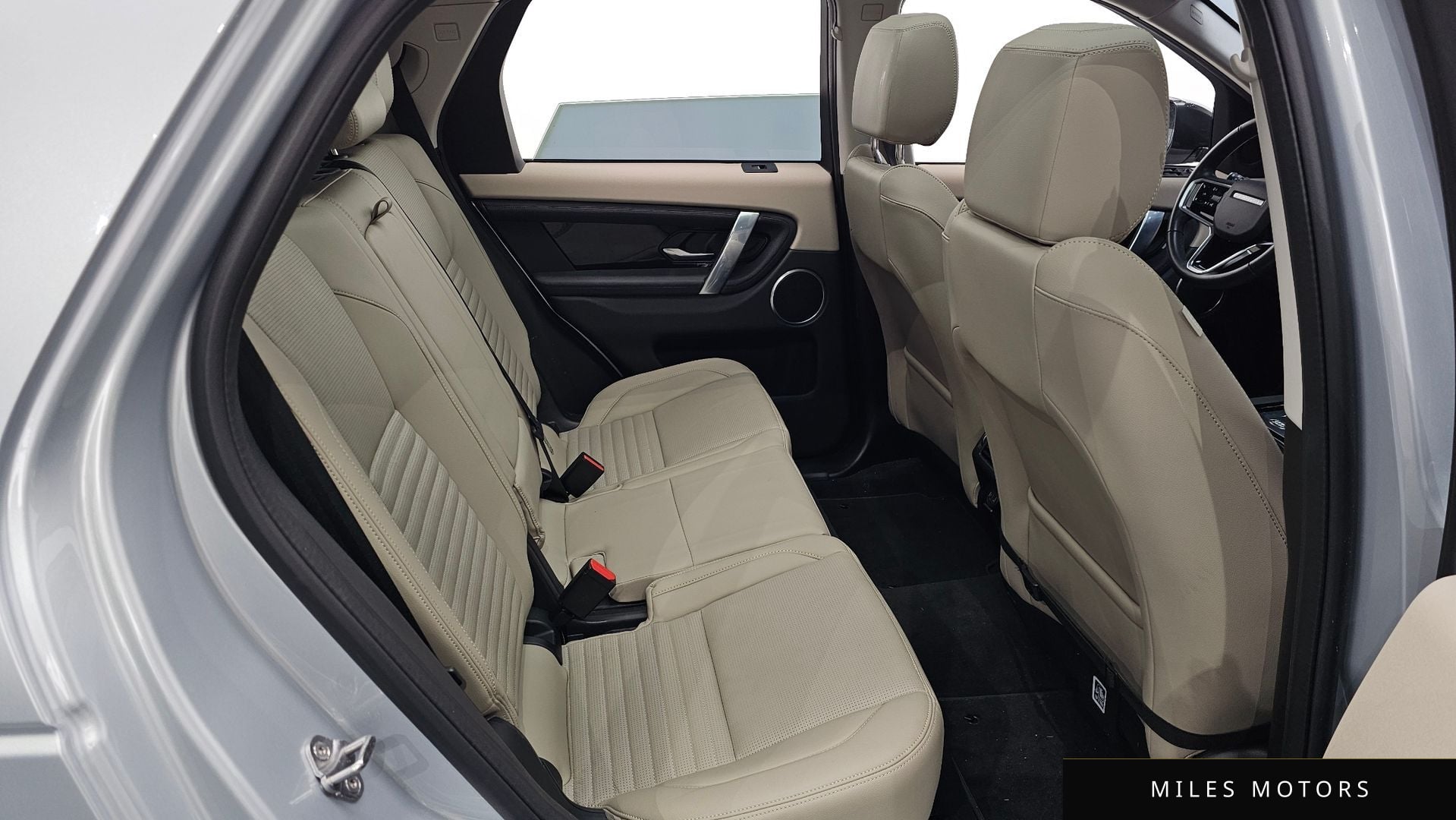 Land Rover Discovery Sport 2023 — миниатюра 11