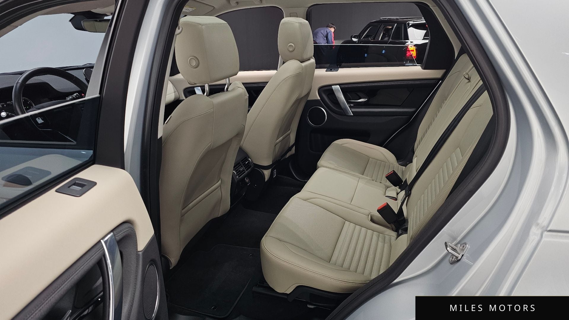 Land Rover Discovery Sport 2023 — миниатюра 12