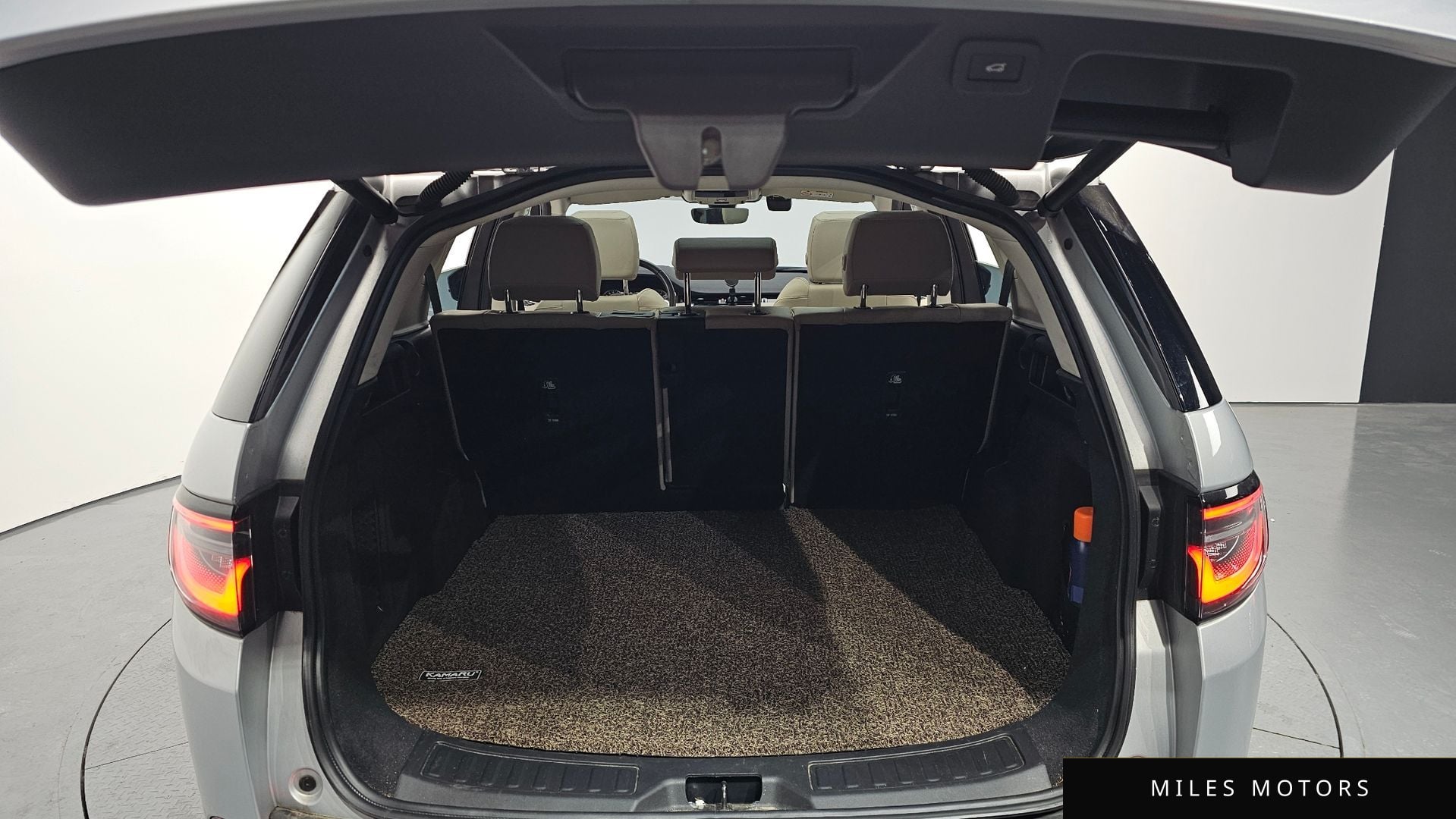 Land Rover Discovery Sport 2023 — миниатюра 20