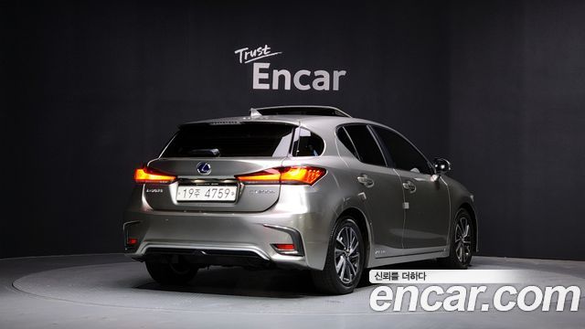 Лексус CT200h 2018 — миниатюра 2
