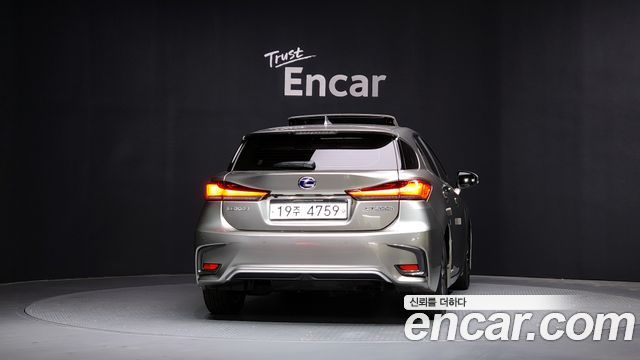 Лексус CT200h 2018 — миниатюра 4