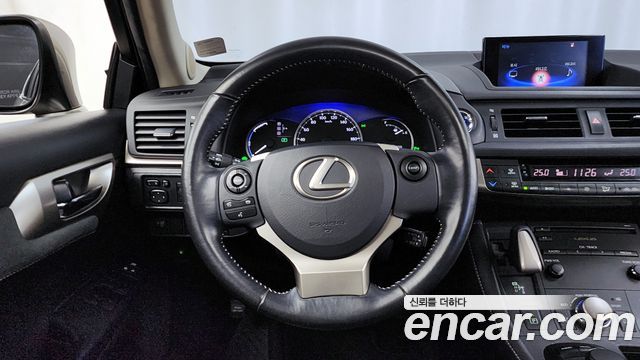 Лексус CT200h 2018 — миниатюра 17