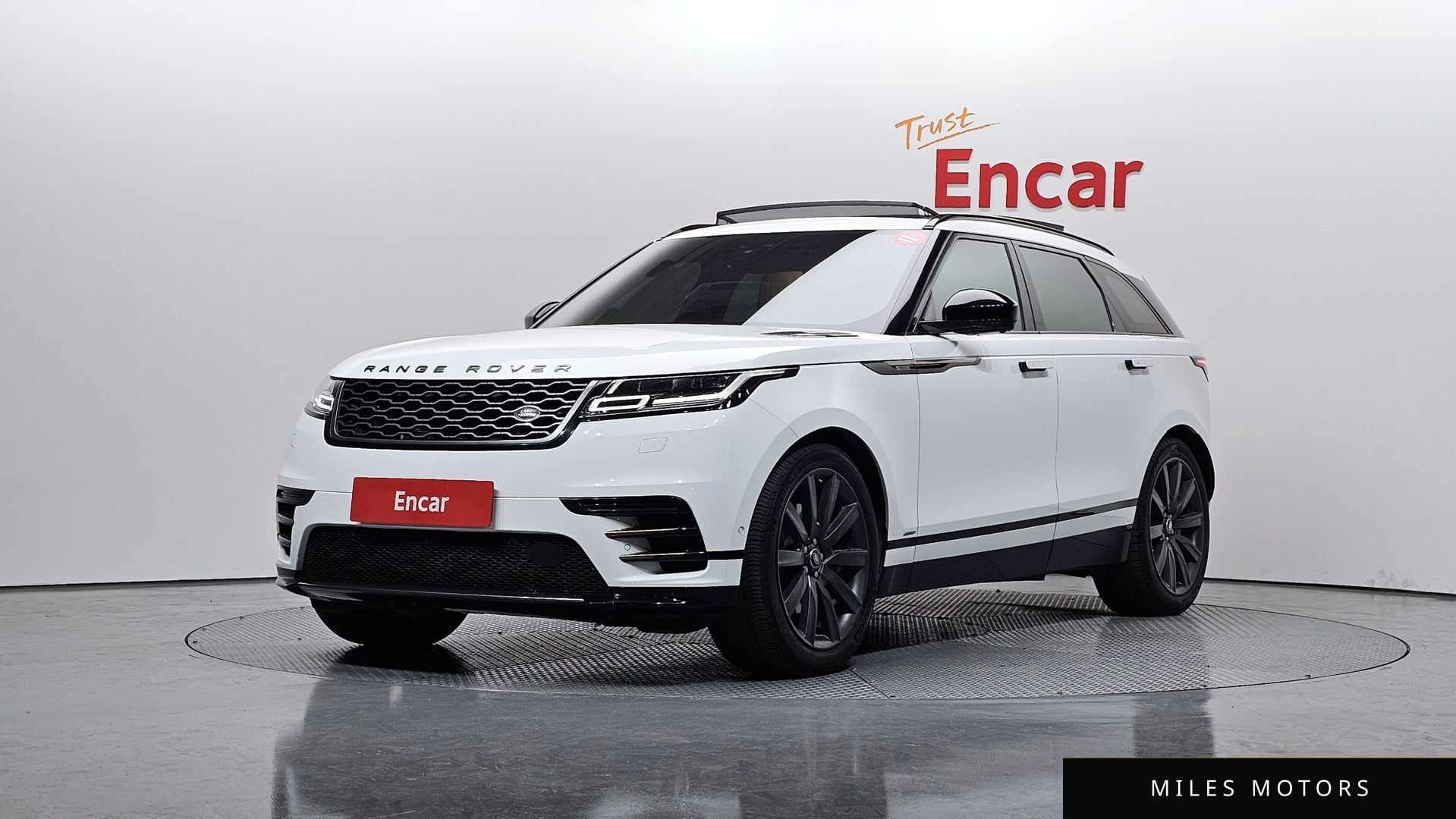 Land Rover Range Rover Velar 2020 — фото 1 из 12