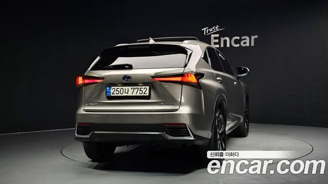 Лексус NX300h 2021 — миниатюра 4
