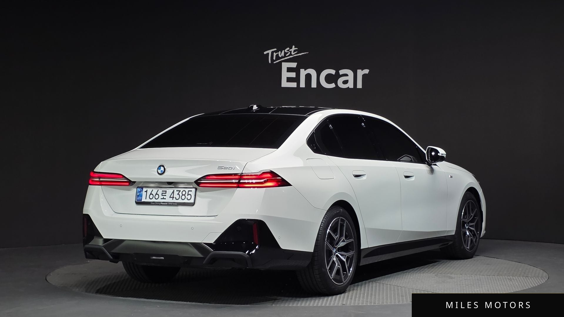 BMW 5 Series (G60) 2025 — миниатюра 2