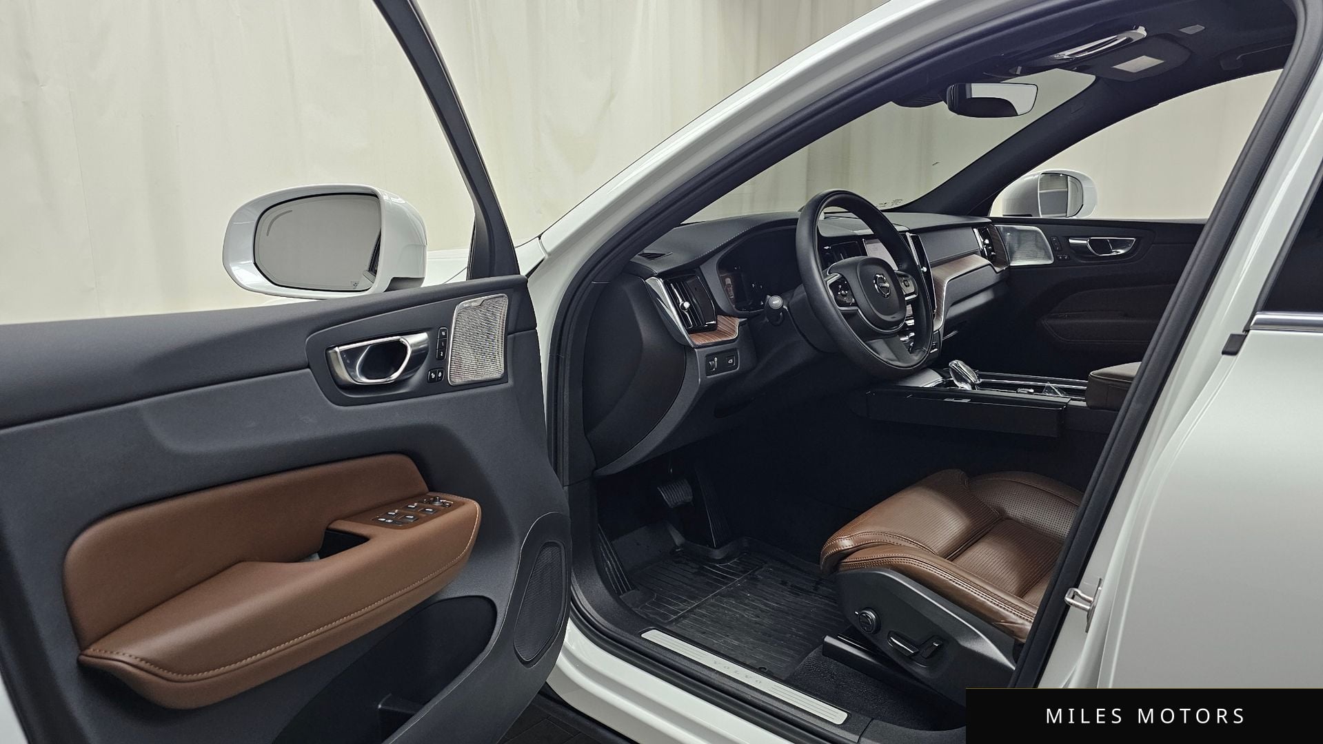 Volvo XC60 2022 — миниатюра 10