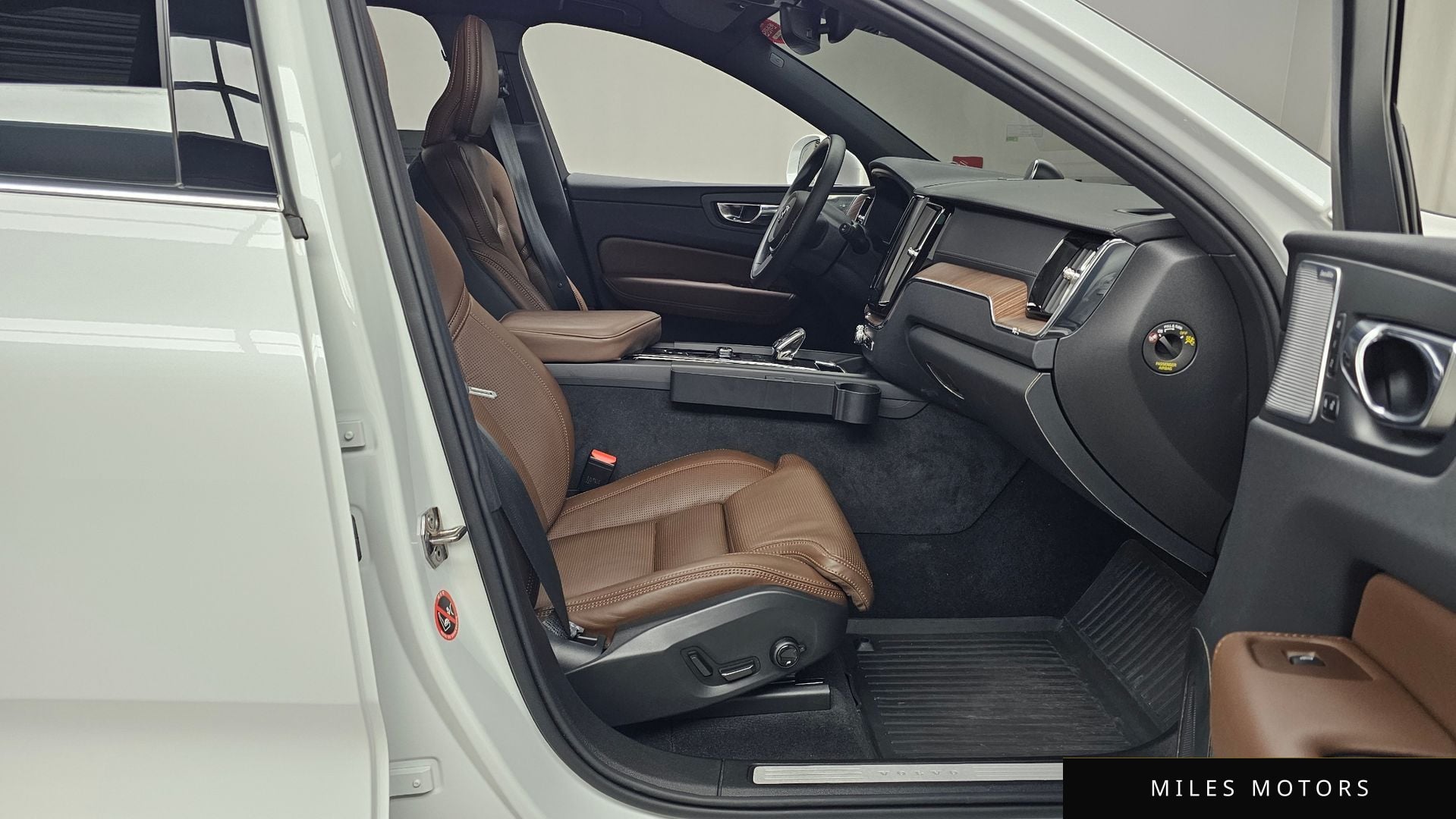 Volvo XC60 2022 — миниатюра 11
