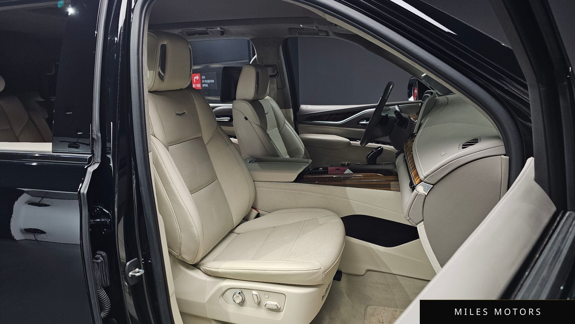 Cadillac Escalade 2021 — миниатюра 10