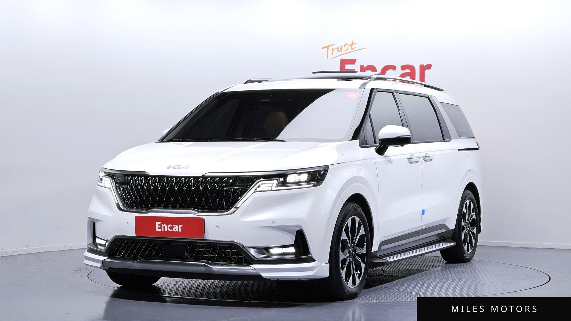 Kia Carnival 2023 — фото 1 из 12