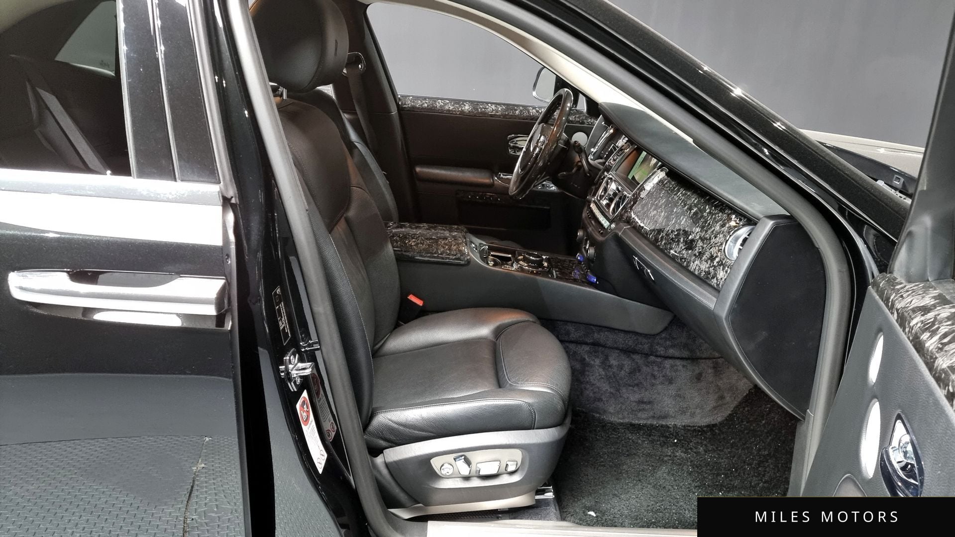 Rolls-Royce 고스트 2015 — миниатюра 11