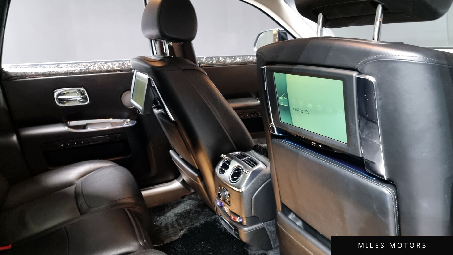 Rolls-Royce 고스트 2015 — миниатюра 17