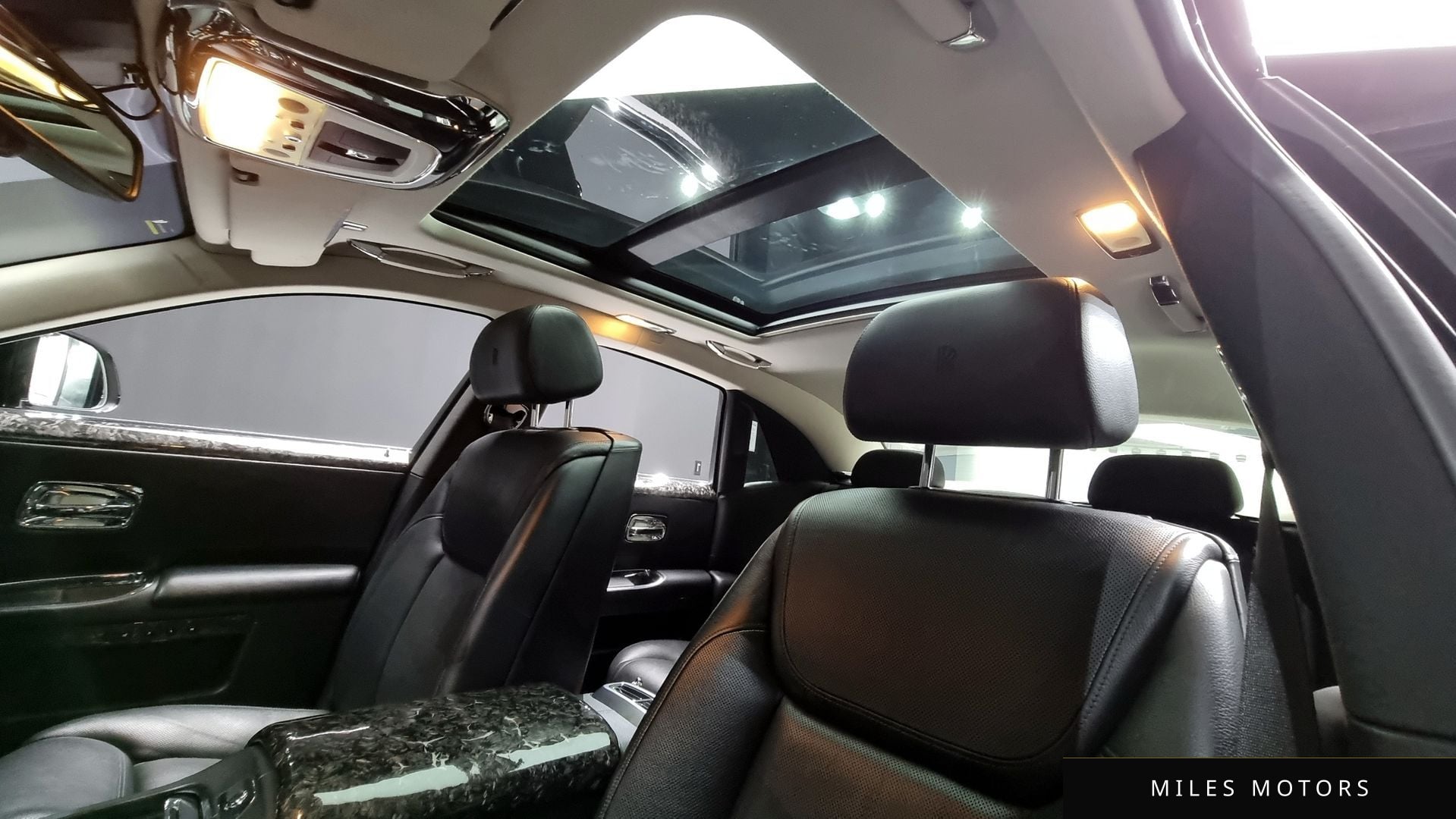 Rolls-Royce 고스트 2015 — миниатюра 18