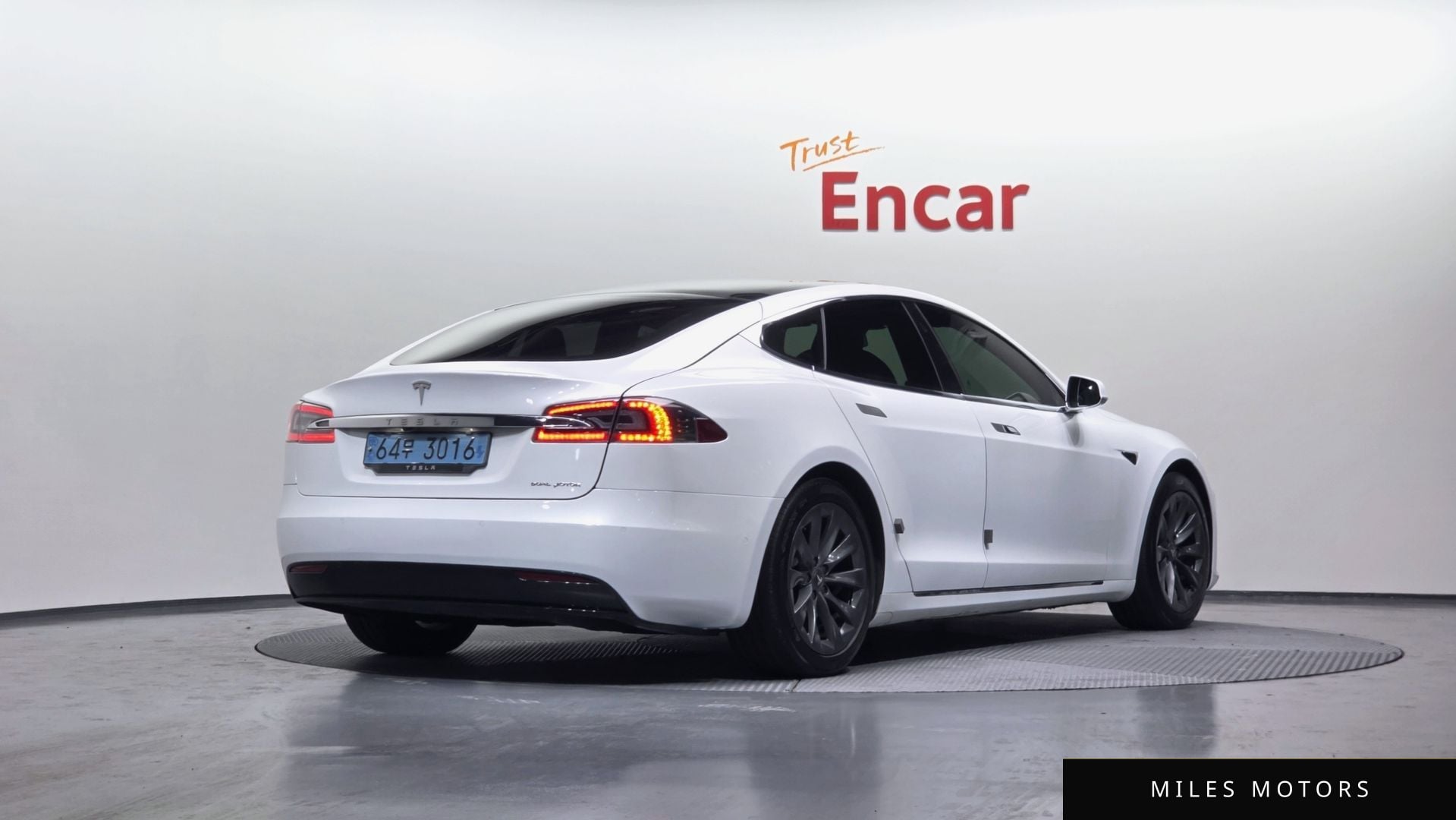 Tesla Model S 2020 — миниатюра 2