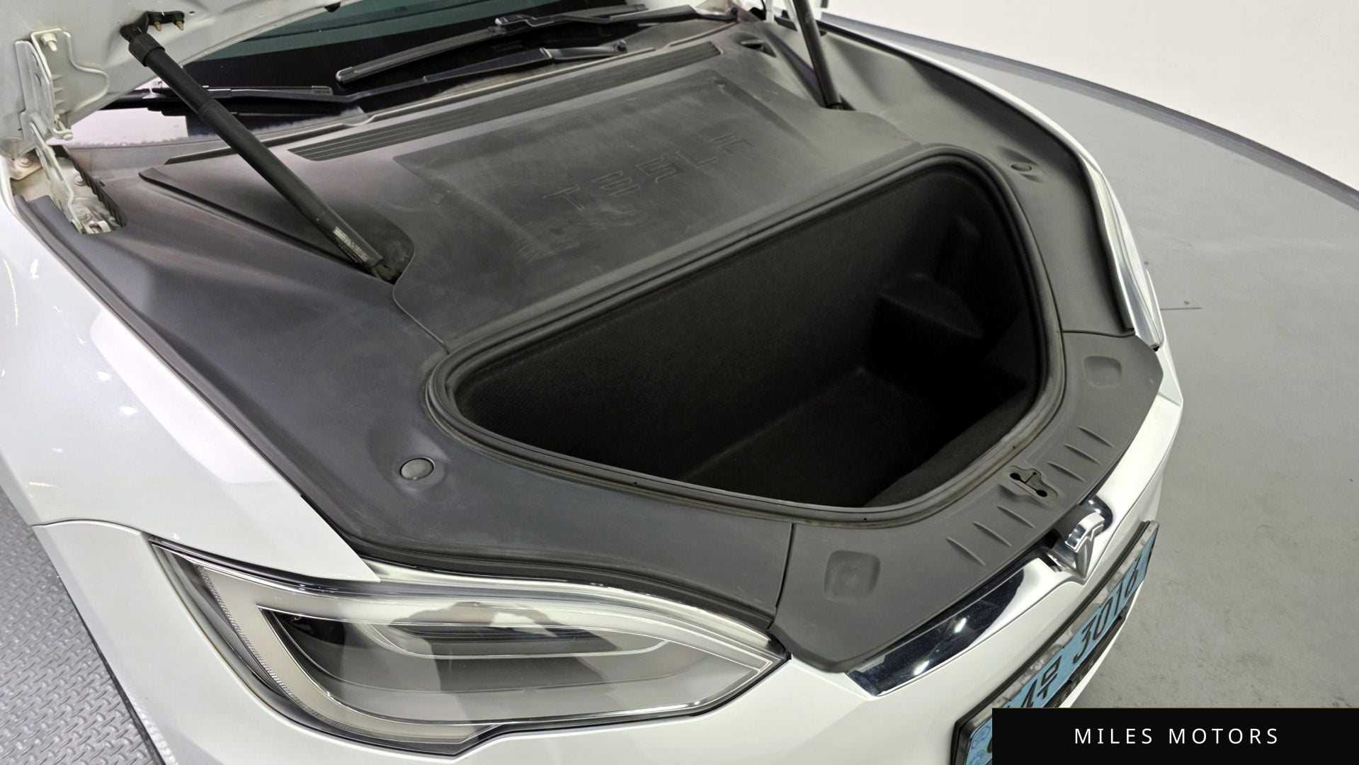 Tesla Model S 2020 — миниатюра 6