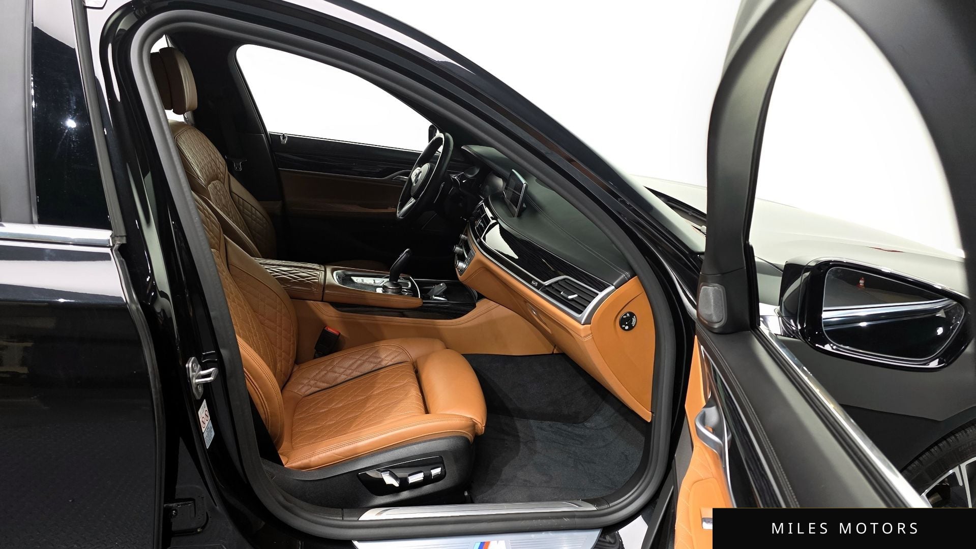 BMW 7 Series (G11) 2020 — миниатюра 11