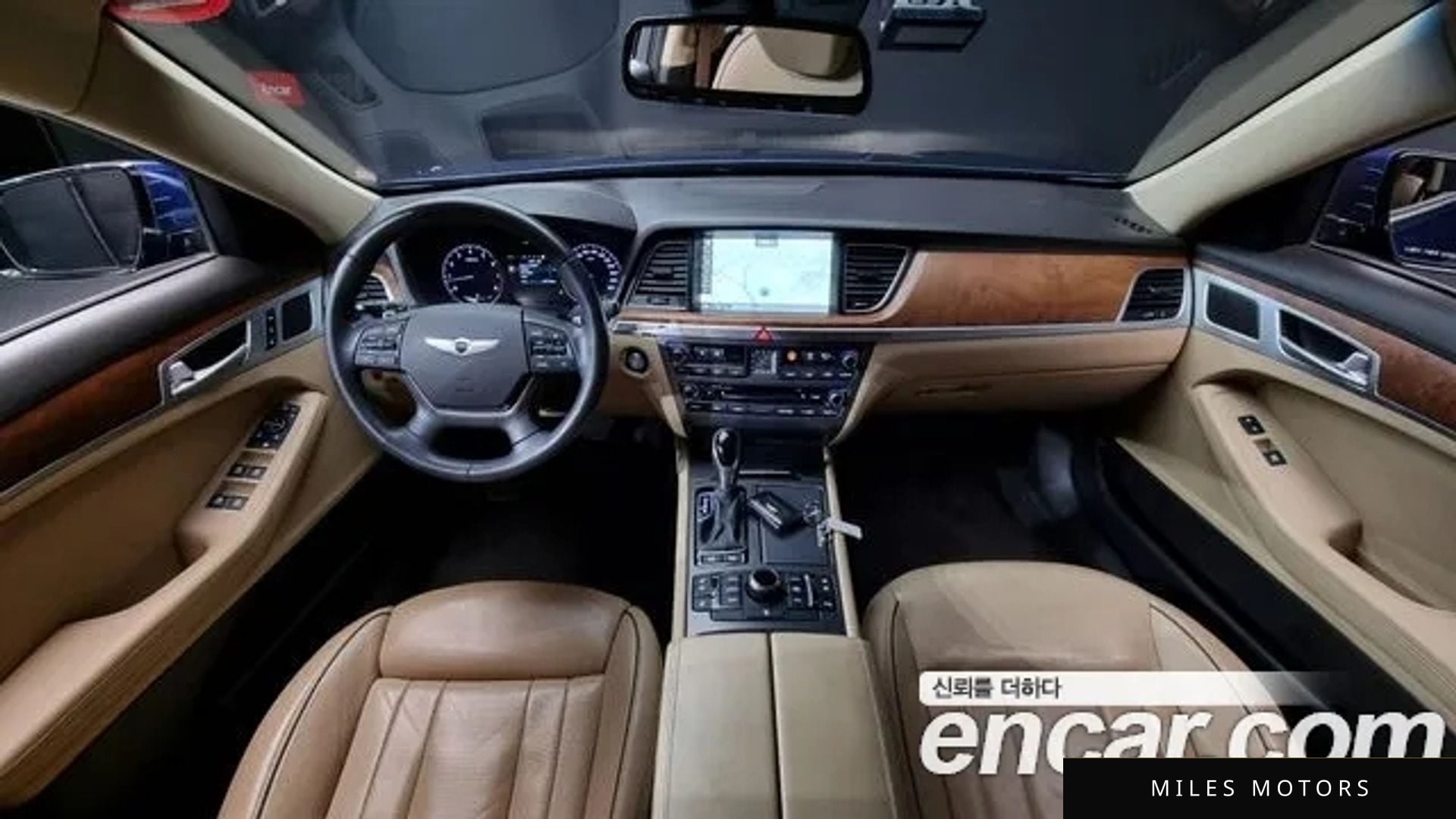 Hyundai Genesis 2016 — фото 1 из 12