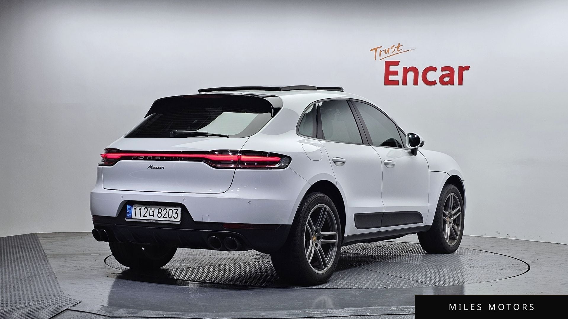 Porsche Macan 2021 — миниатюра 2