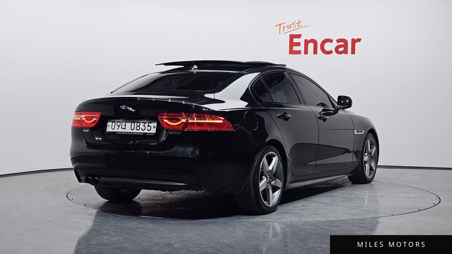 Jaguar XE 2016 — миниатюра 2