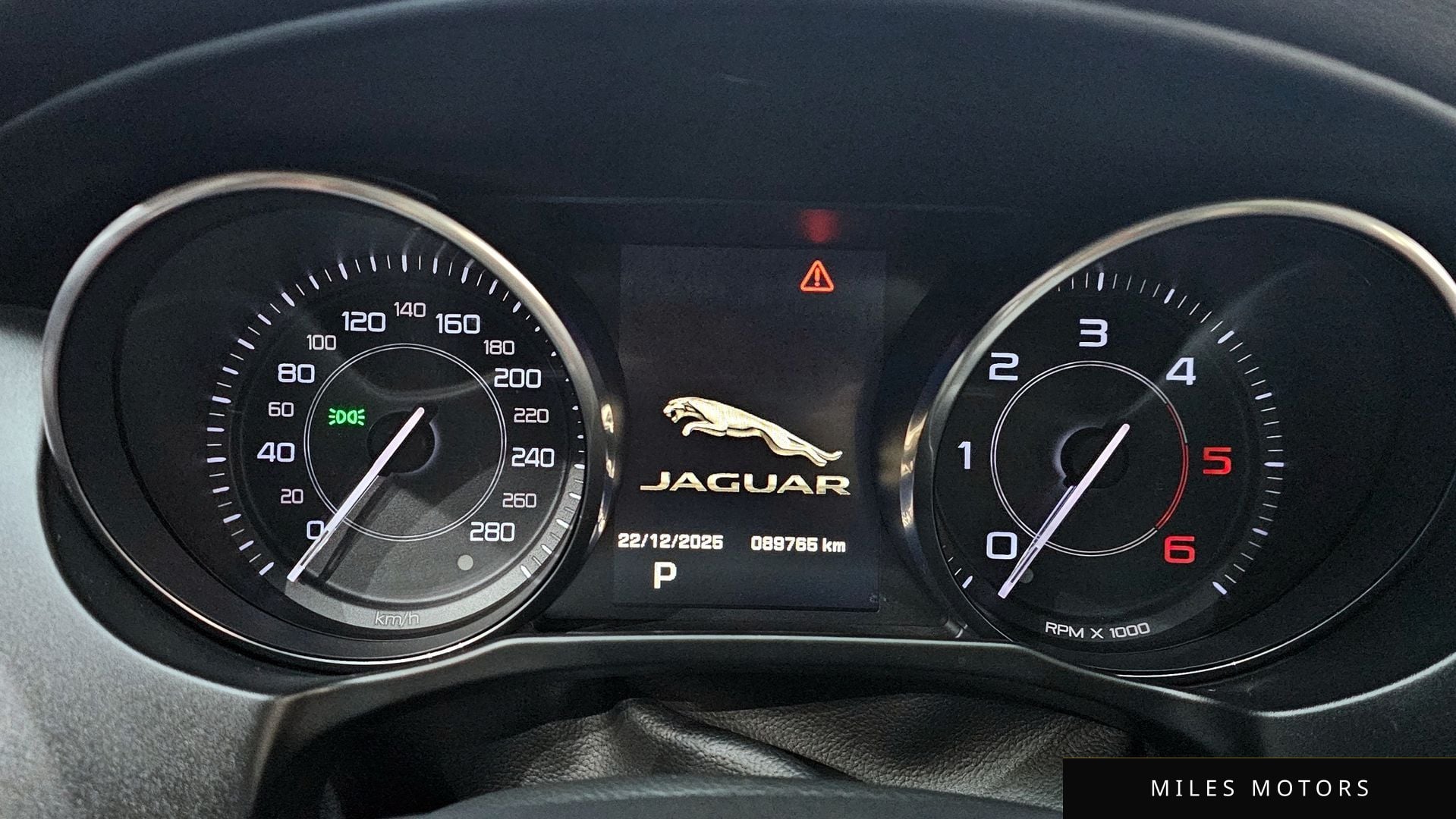 Jaguar XE 2016 — миниатюра 8