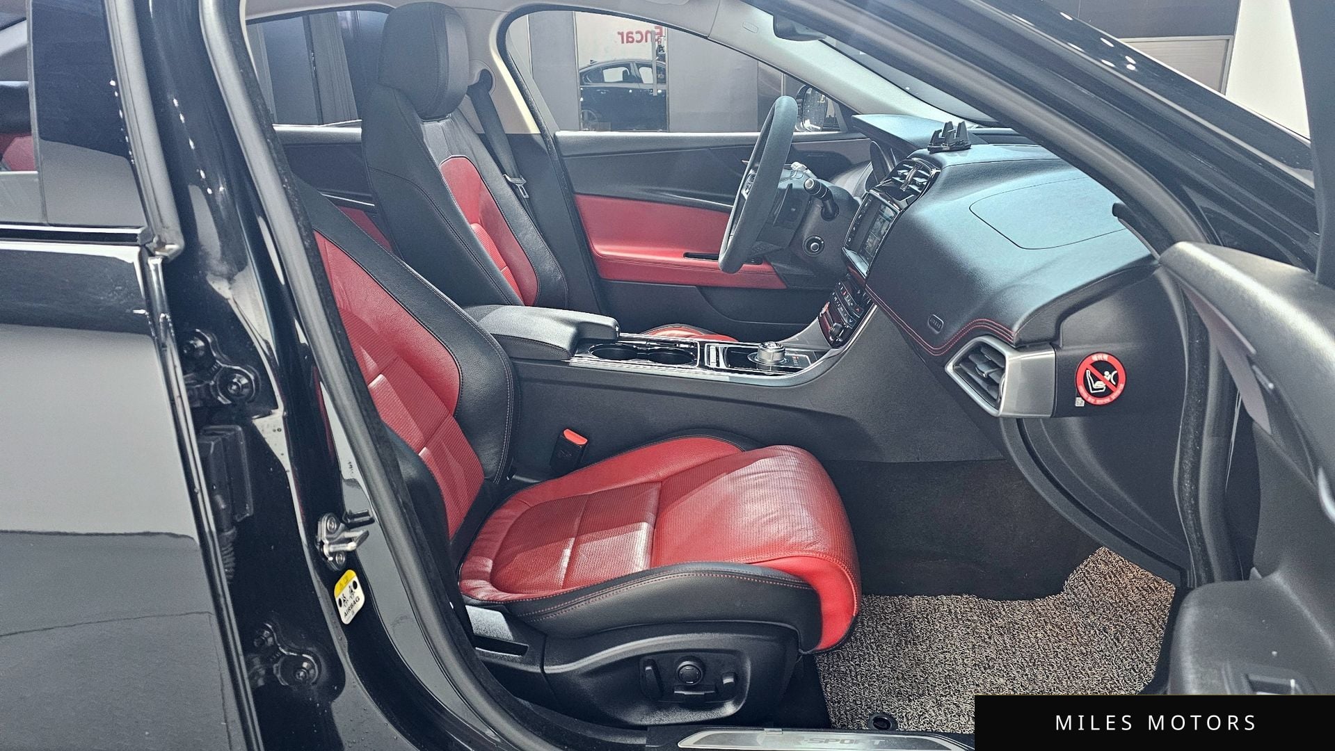 Jaguar XE 2016 — миниатюра 10