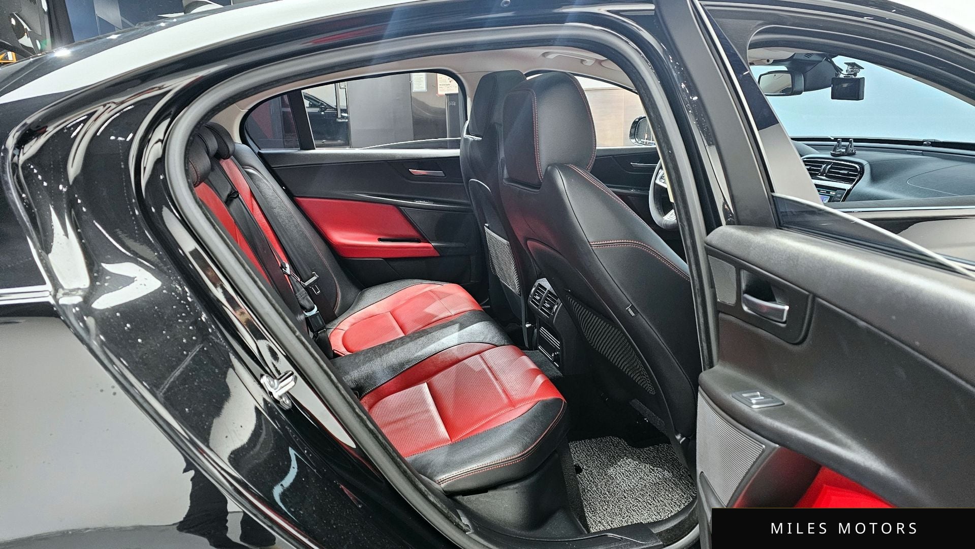 Jaguar XE 2016 — миниатюра 12