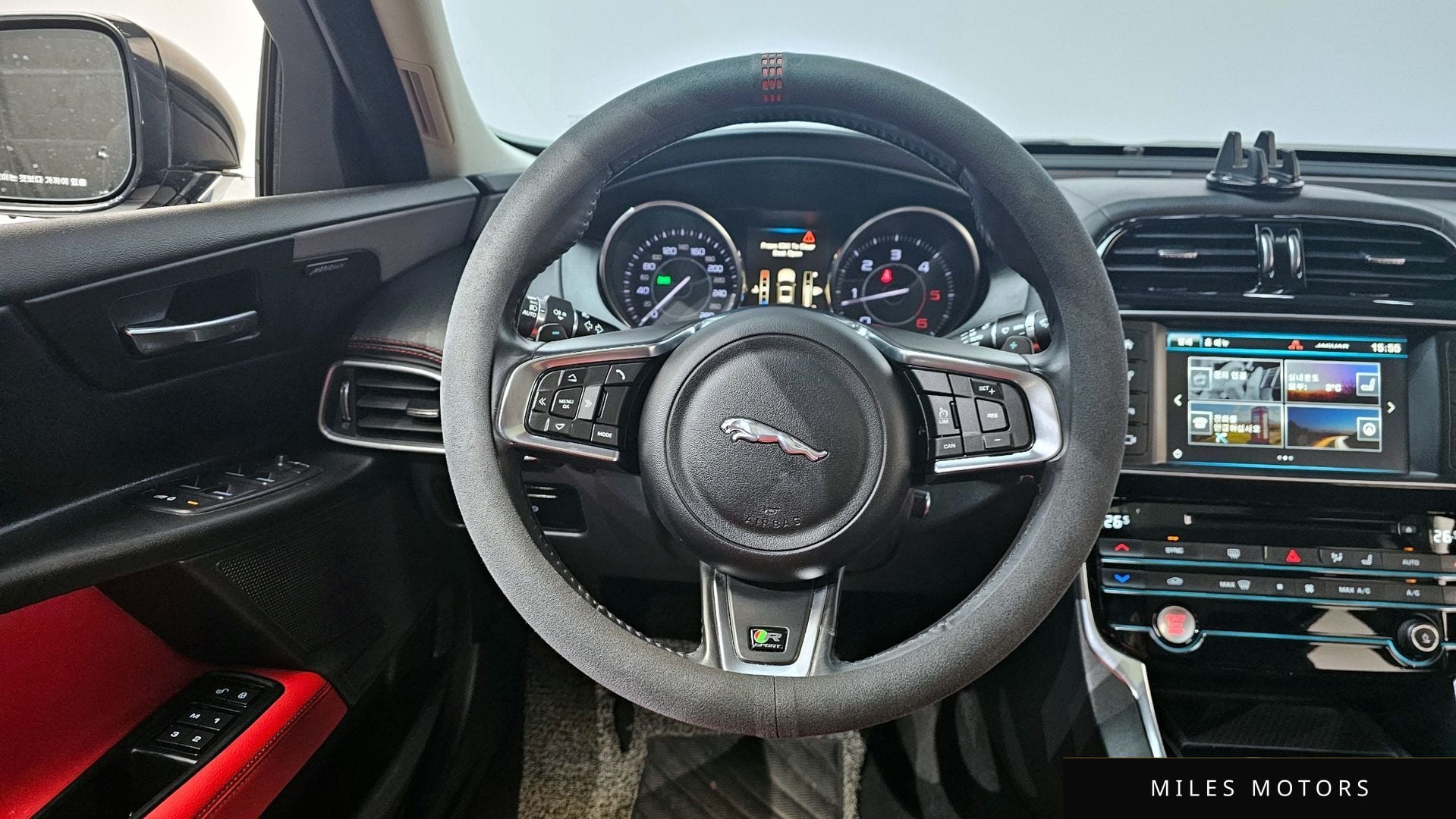 Jaguar XE 2016 — миниатюра 13