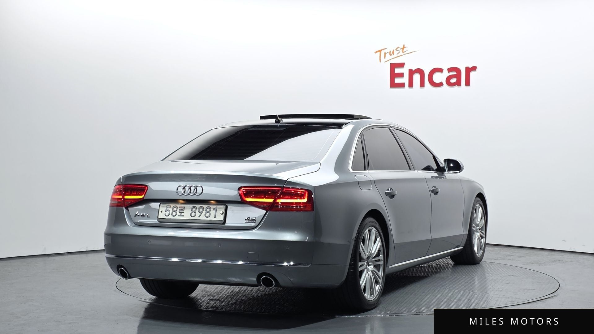 Audi A8 2012 — миниатюра 2