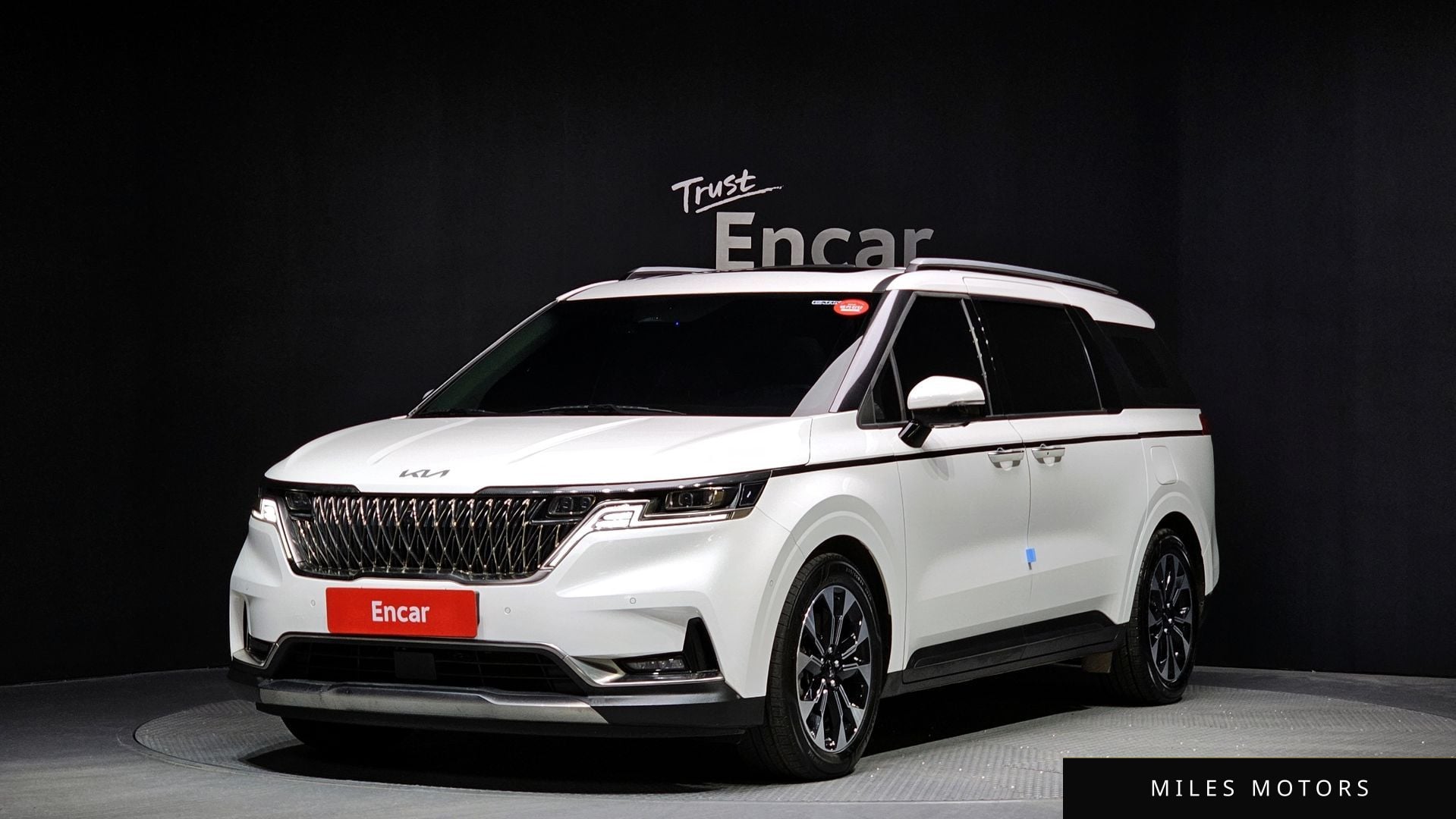 Kia Carnival 2023 — фото 1 из 12