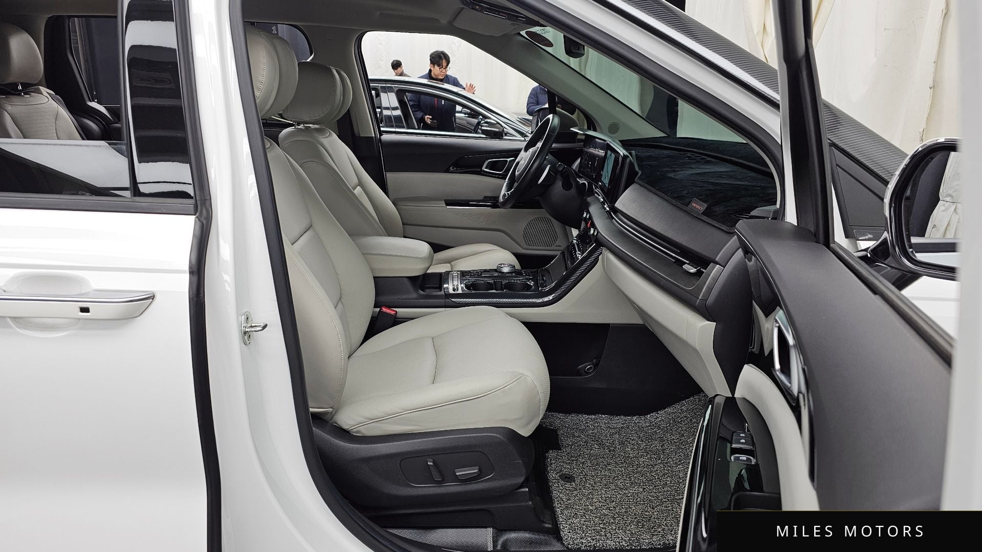 Kia Carnival 2023 — миниатюра 11