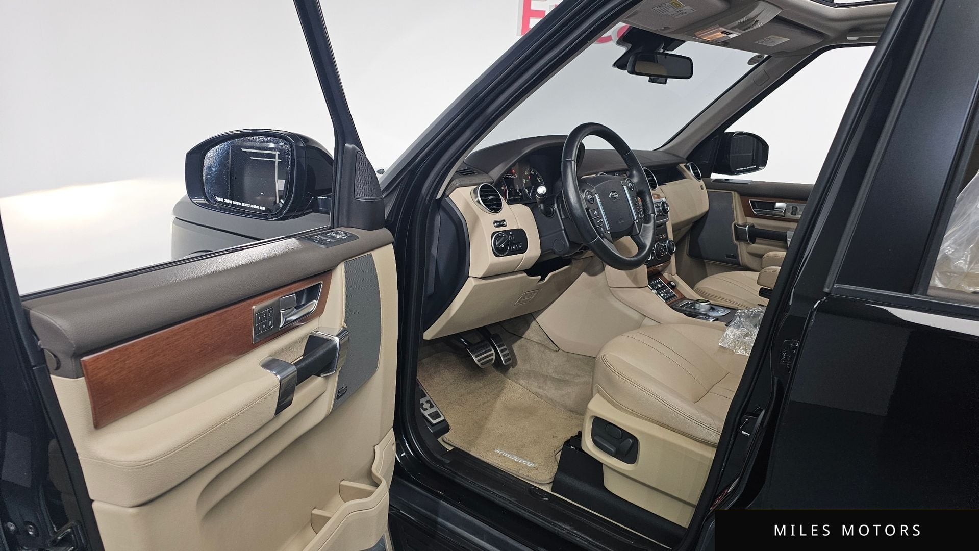 Land Rover Discovery 2016 — миниатюра 10