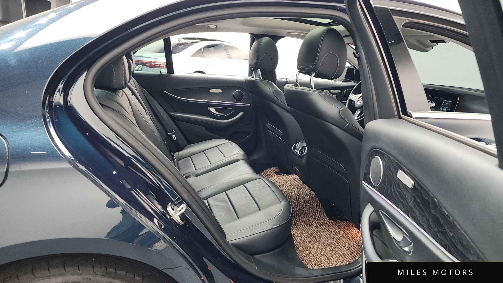 Mercedes-Benz E-Class W213 2017 — миниатюра 12