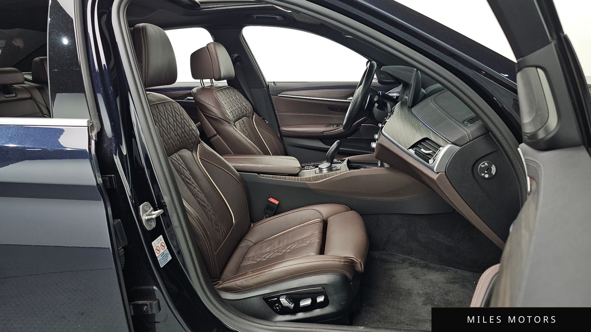 BMW 5 Series (G30) 2021 — миниатюра 10