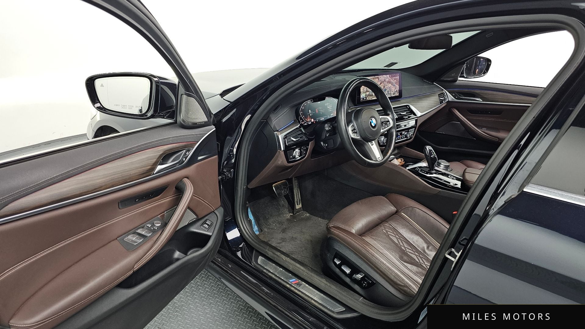 BMW 5 Series (G30) 2021 — миниатюра 11