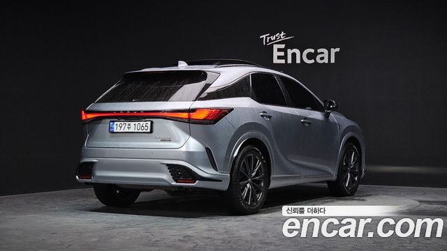 Лексус RX500h 2023 — миниатюра 2