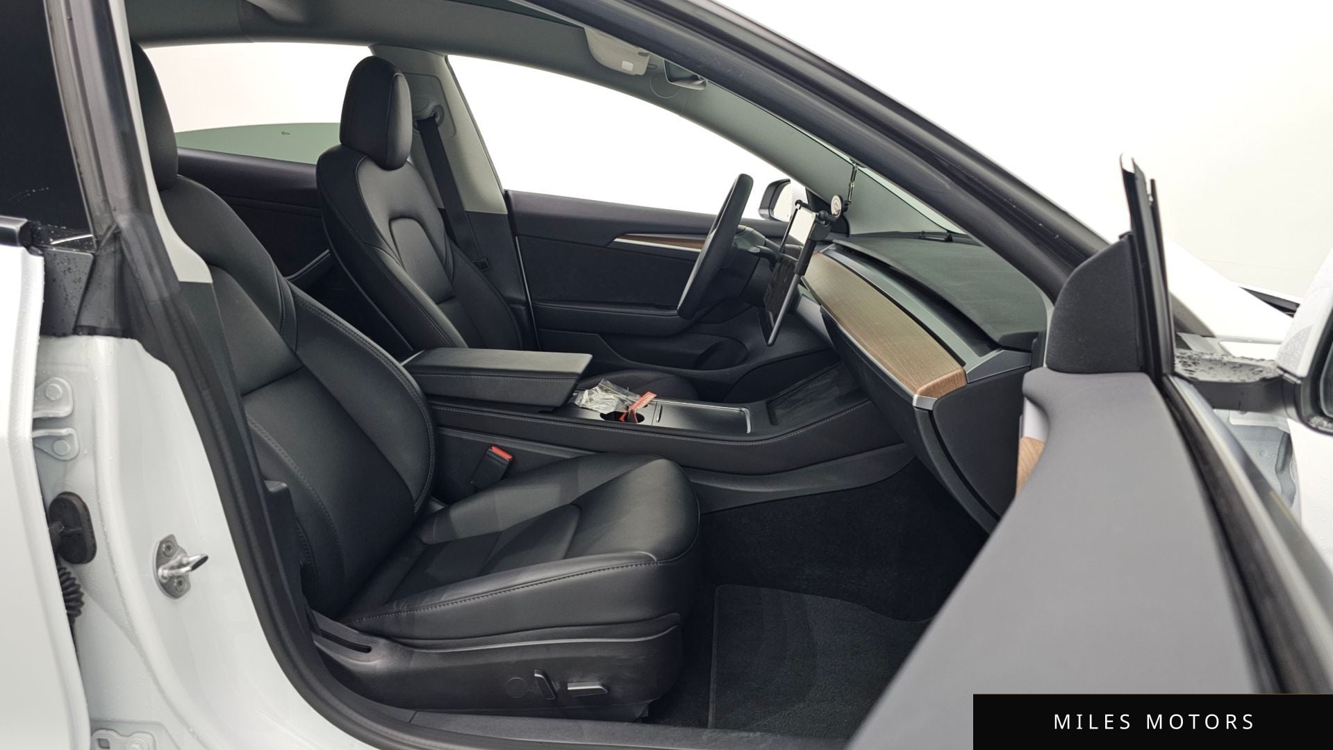 Tesla Model 3 2022 — миниатюра 11