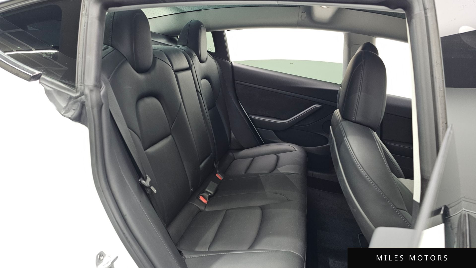 Tesla Model 3 2022 — миниатюра 12